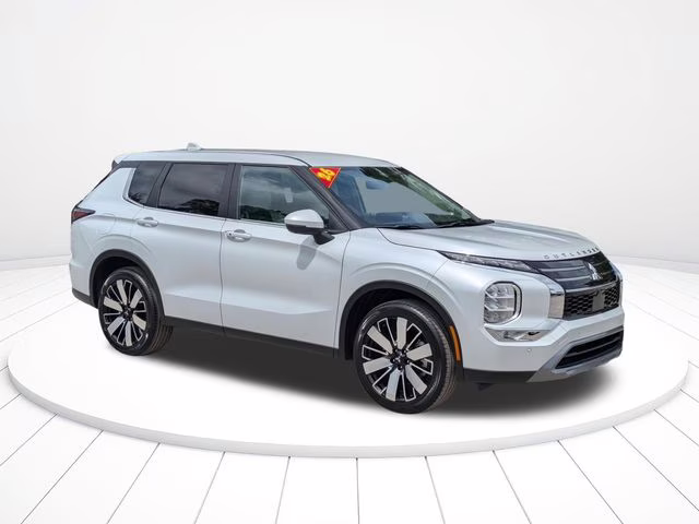 2026 White Diamond Mitsubishi Outlander SE FWD SUV