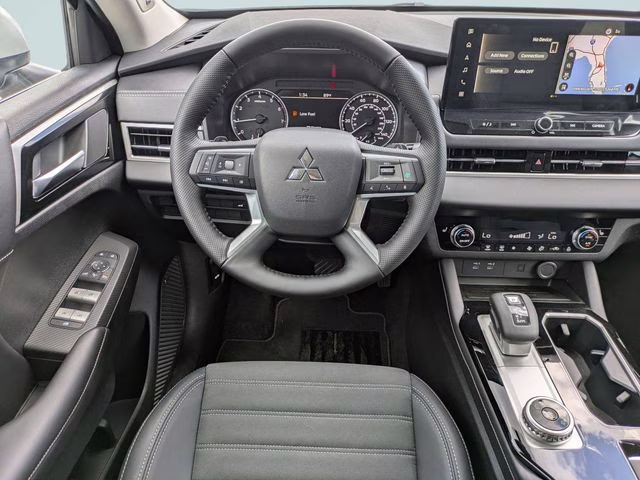 2026 White Diamond Mitsubishi Outlander SE FWD SUV