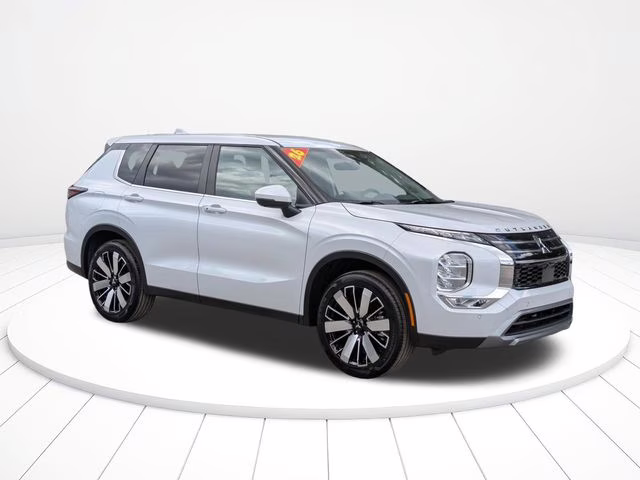 2026 White Diamond Mitsubishi Outlander SE FWD SUV