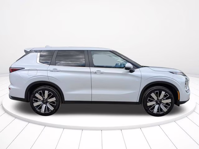 2026 White Diamond Mitsubishi Outlander SE FWD SUV