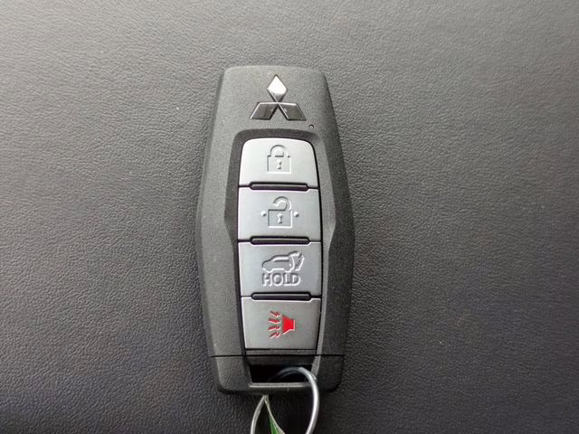 2026 White Diamond Mitsubishi Outlander SE FWD SUV