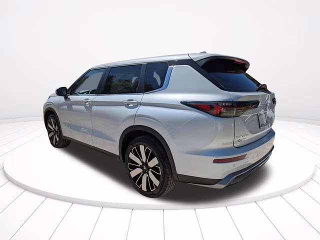 2026 White Diamond Mitsubishi Outlander SE FWD SUV