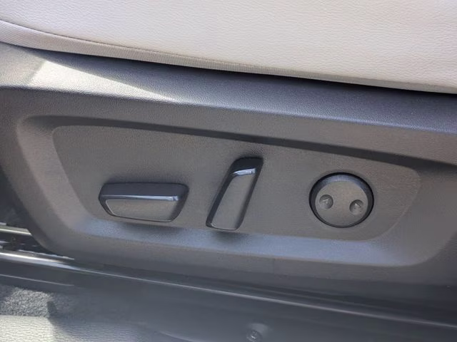 2025 Silver Mitsubishi Outlander Platinum Edition AWD SUV