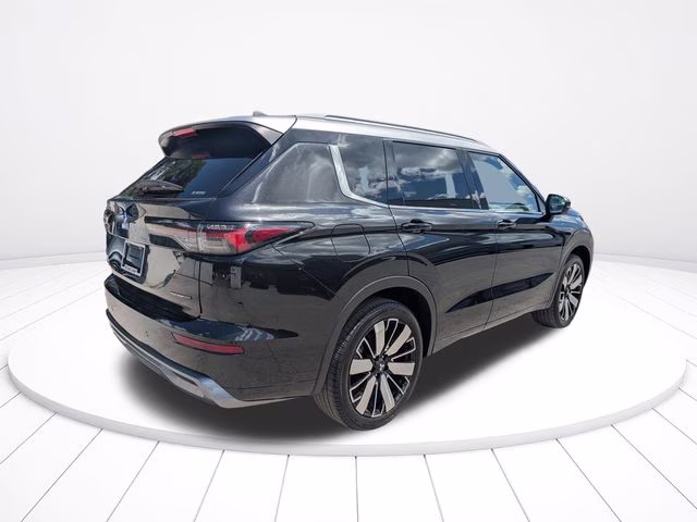 2025 Silver Mitsubishi Outlander Platinum Edition AWD SUV