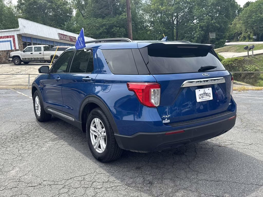 2020 Blue Metallic Ford Explorer XLT RWD SUV