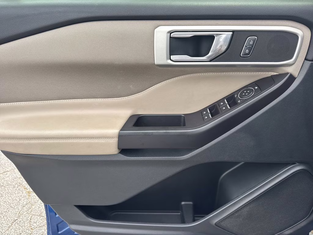 2020 Blue Metallic Ford Explorer XLT RWD SUV