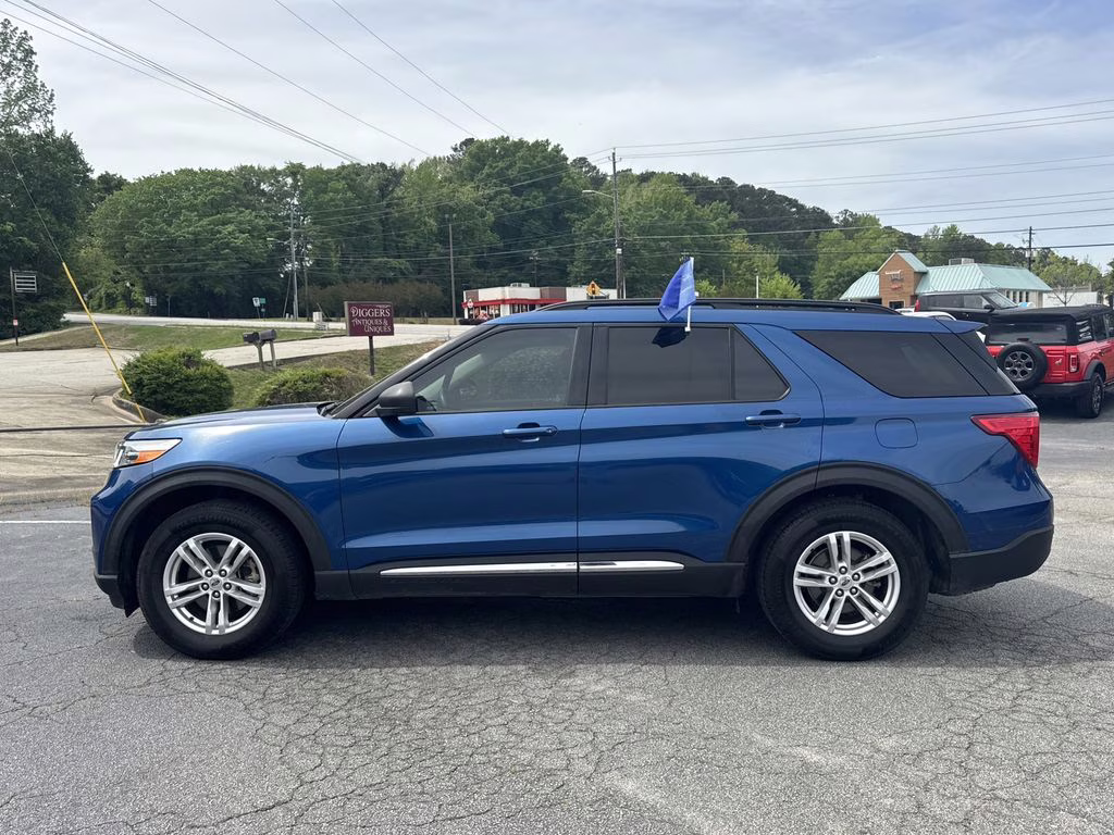 2020 Blue Metallic Ford Explorer XLT RWD SUV