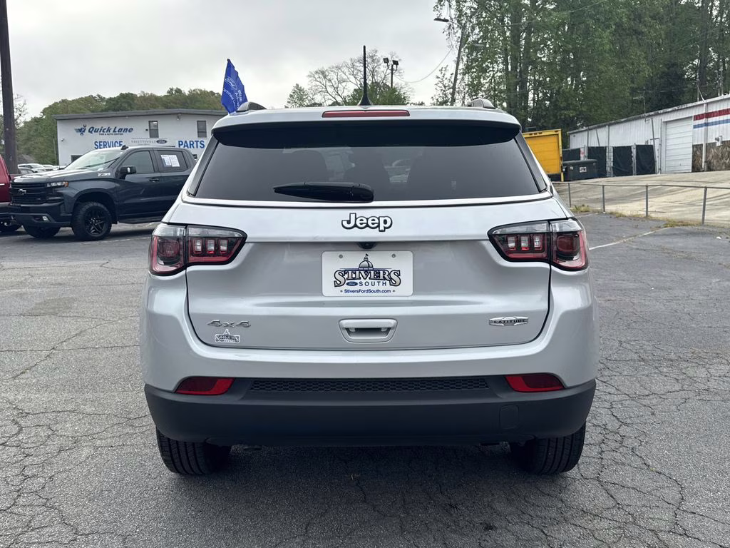 2024 Silver Zynith Metallic Clearcoat Jeep Compass Latitude 4X4 SUV