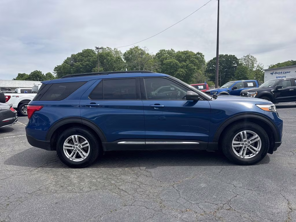 2020 Blue Metallic Ford Explorer XLT RWD SUV