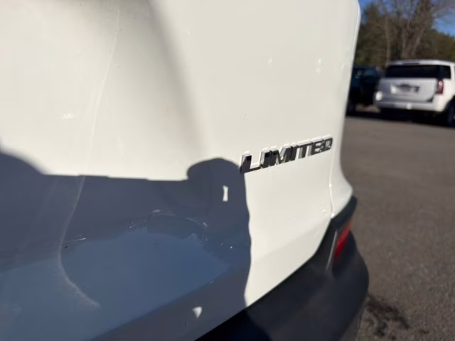 2019 Bright White Clearcoat Jeep Cherokee Limited 4X4 SUV