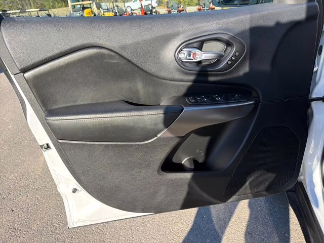 2019 Bright White Clearcoat Jeep Cherokee Limited 4X4 SUV