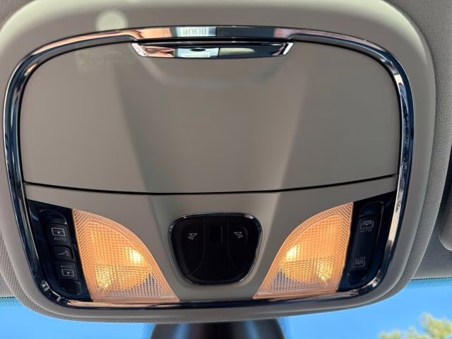 2019 Bright White Clearcoat Jeep Cherokee Limited 4X4 SUV