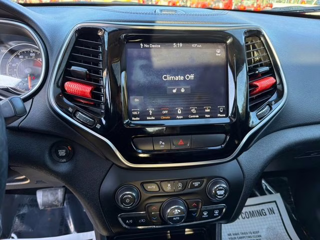 2019 Bright White Clearcoat Jeep Cherokee Limited 4X4 SUV