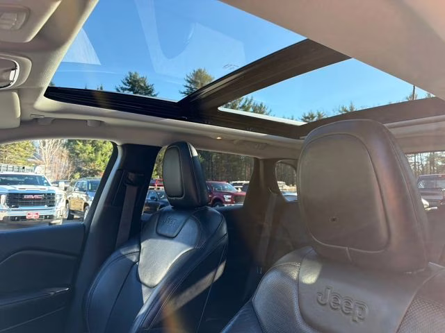 2019 Bright White Clearcoat Jeep Cherokee Limited 4X4 SUV