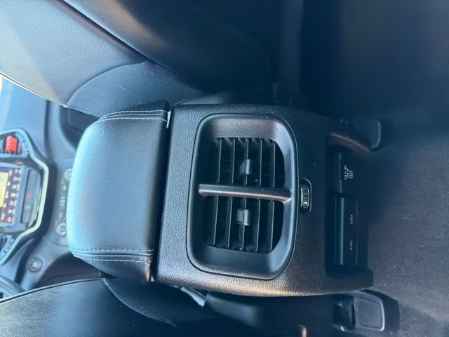 2019 Bright White Clearcoat Jeep Cherokee Limited 4X4 SUV