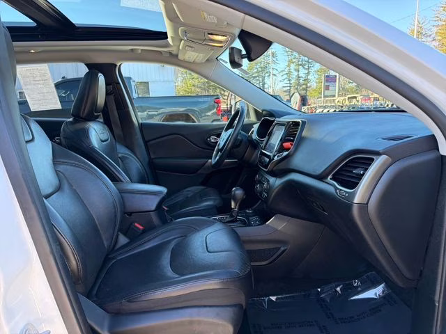 2019 Bright White Clearcoat Jeep Cherokee Limited 4X4 SUV