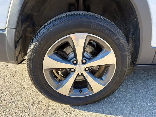 2019 Bright White Clearcoat Jeep Cherokee Limited 4X4 SUV