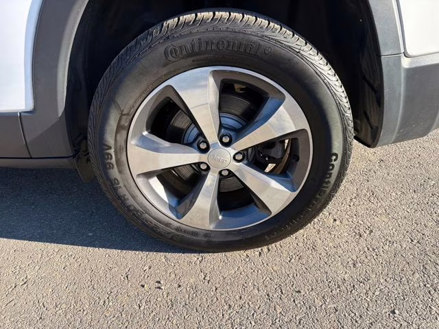 2019 Bright White Clearcoat Jeep Cherokee Limited 4X4 SUV