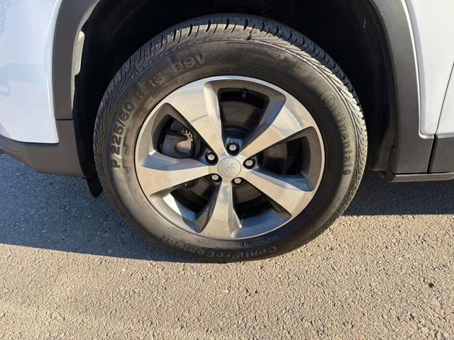 2019 Bright White Clearcoat Jeep Cherokee Limited 4X4 SUV