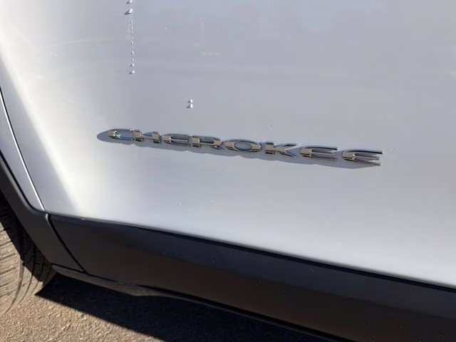 2019 Bright White Clearcoat Jeep Cherokee Limited 4X4 SUV