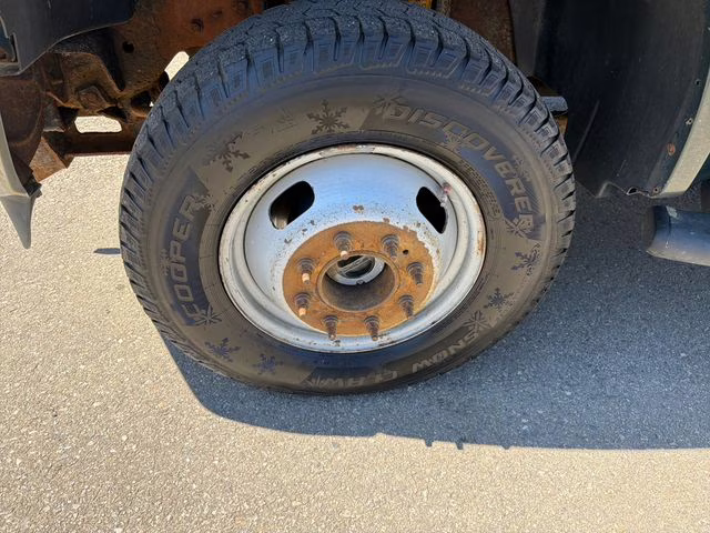 2009 Green Ford Super Duty F-350 DRW XL 4X4 Chassis