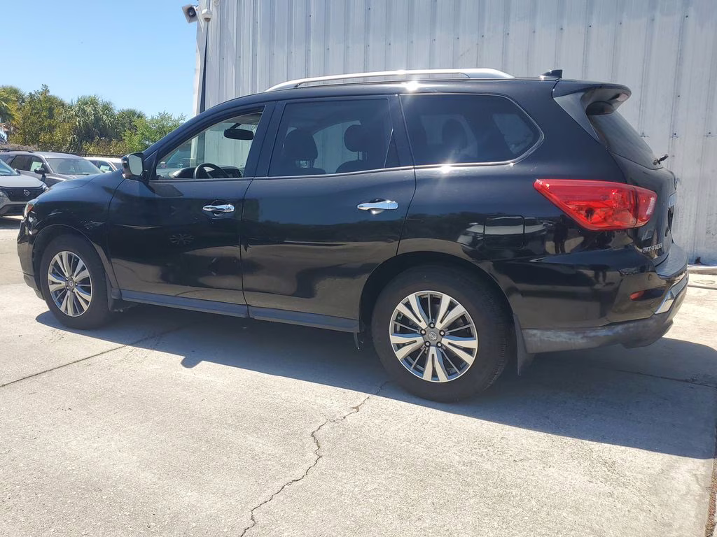 2020 Magnetic Black Pearl Nissan Pathfinder SL FWD SUV