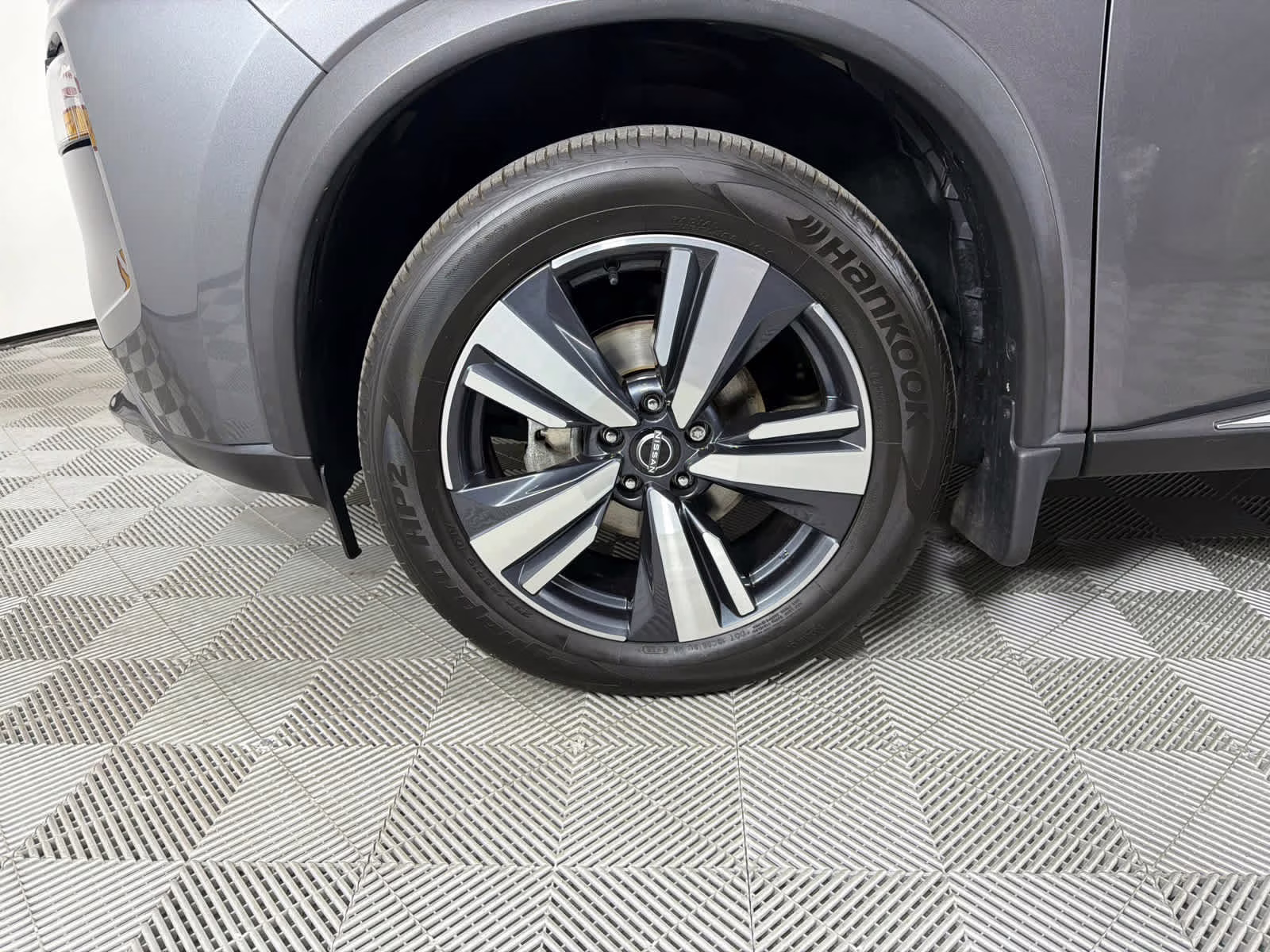 2023 Gun Metallic Nissan Rogue SL AWD SUV