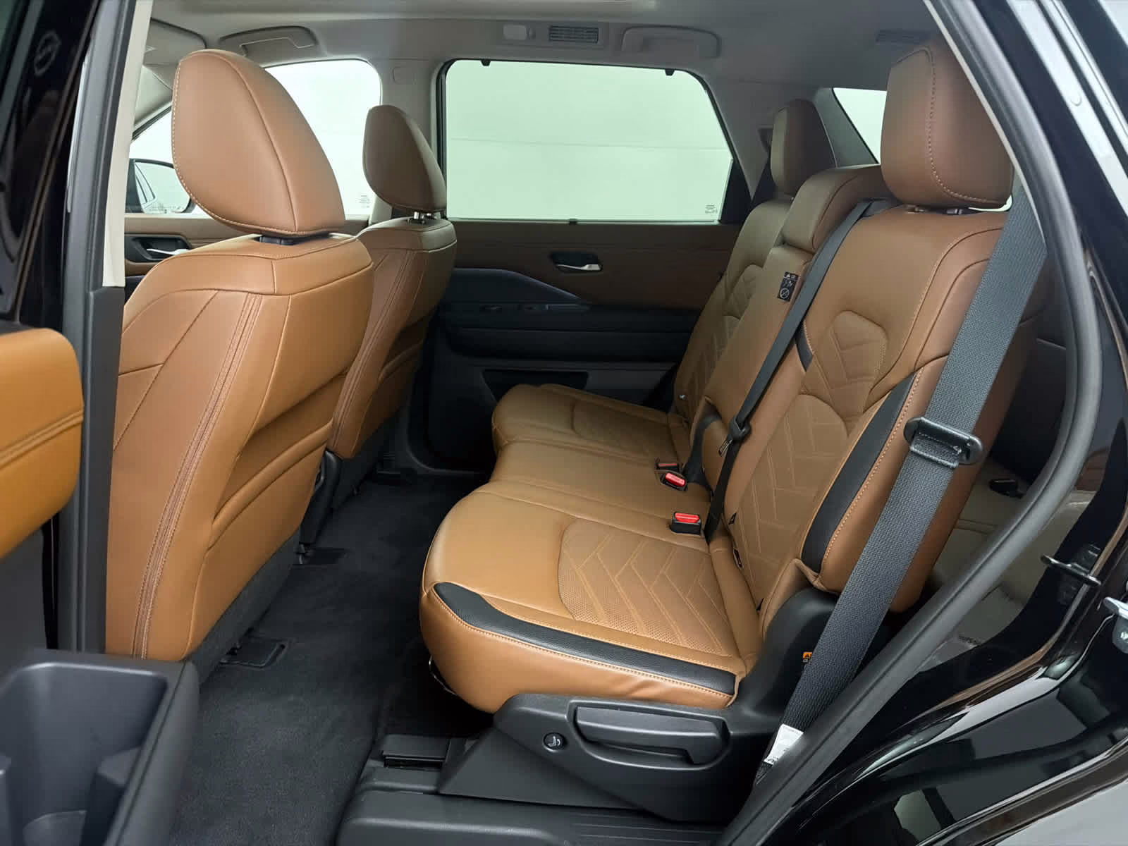 2025 Super Black Nissan Pathfinder Platinum FWD SUV