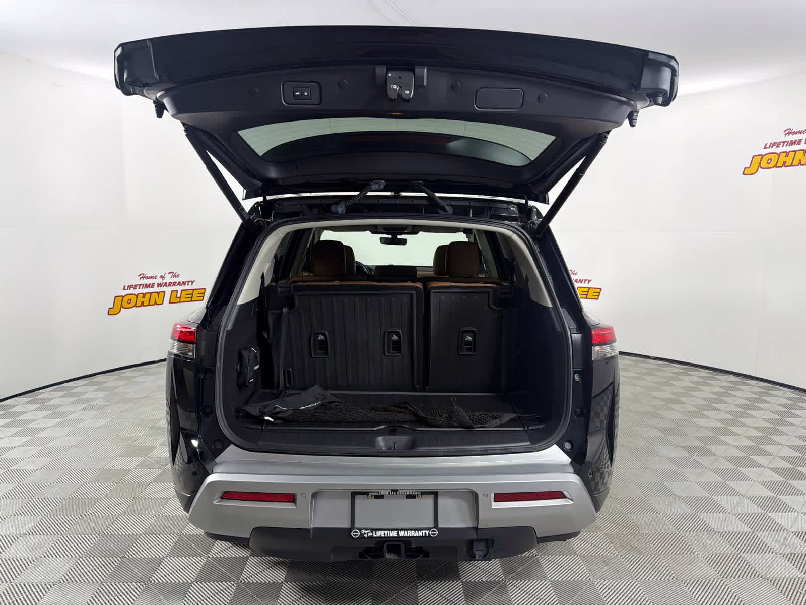 2025 Super Black Nissan Pathfinder Platinum FWD SUV