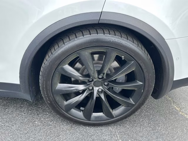 2019 White Tesla Model X 75D AWD SUV