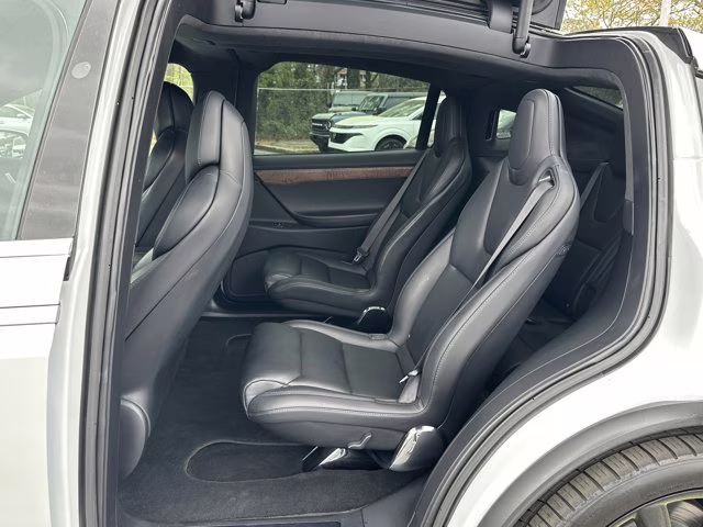 2019 White Tesla Model X 75D AWD SUV