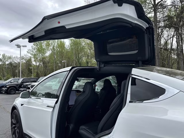2019 White Tesla Model X 75D AWD SUV