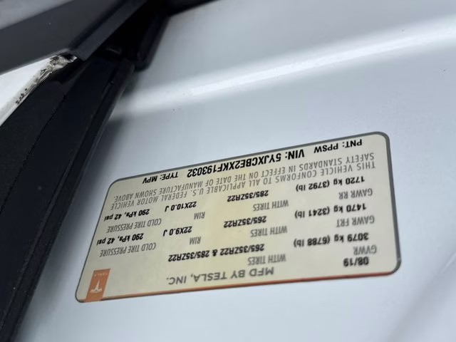 2019 White Tesla Model X 75D AWD SUV