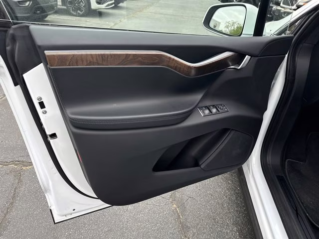 2019 White Tesla Model X 75D AWD SUV