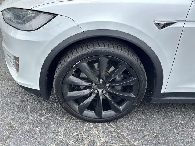 2019 White Tesla Model X 75D AWD SUV
