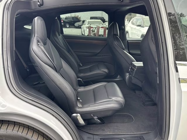 2019 White Tesla Model X 75D AWD SUV
