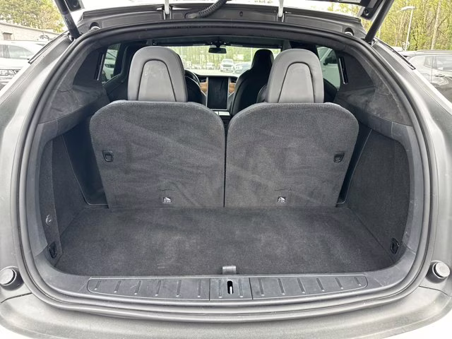 2019 White Tesla Model X 75D AWD SUV