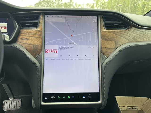 2019 White Tesla Model X 75D AWD SUV