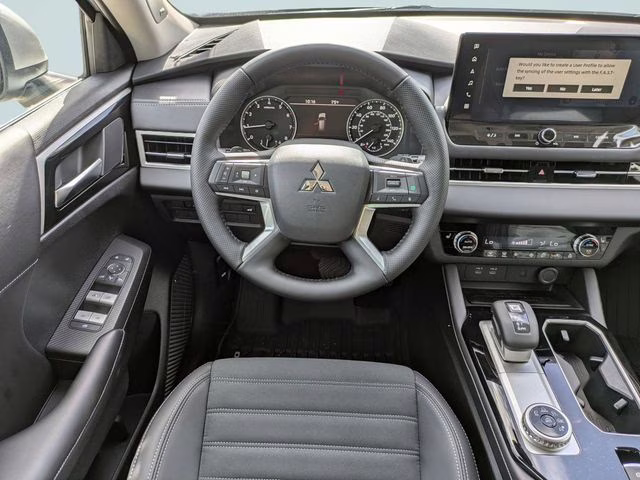 2026 Alloy Silver Metallic Mitsubishi Outlander SE FWD SUV