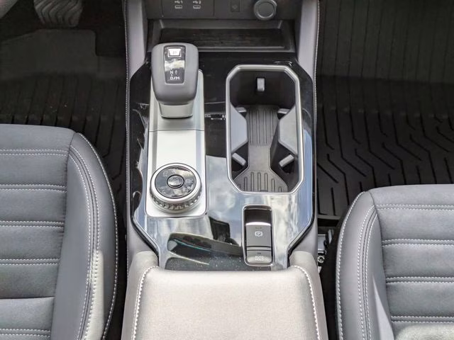 2026 Alloy Silver Metallic Mitsubishi Outlander SE FWD SUV