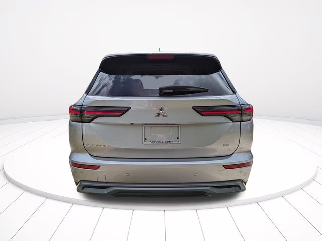 2026 Alloy Silver Metallic Mitsubishi Outlander SE FWD SUV