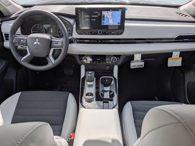 2026 Moonstone Gray Metallic Mitsubishi Outlander SE FWD SUV