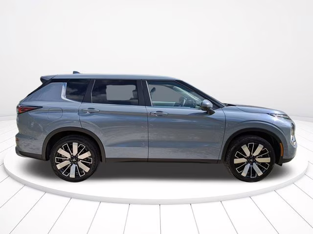 2026 Moonstone Gray Metallic Mitsubishi Outlander SE FWD SUV