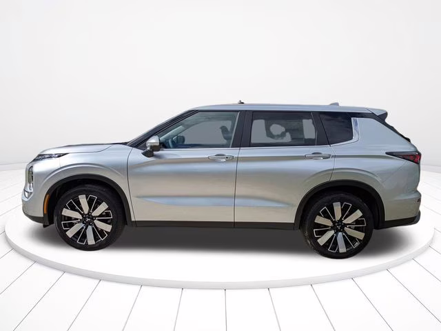 2026 Alloy Silver Metallic Mitsubishi Outlander SE FWD SUV