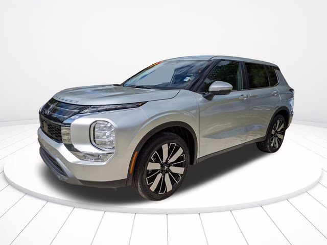 2026 Alloy Silver Metallic Mitsubishi Outlander SE FWD SUV