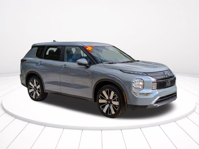 2026 Moonstone Gray Metallic Mitsubishi Outlander SE FWD SUV
