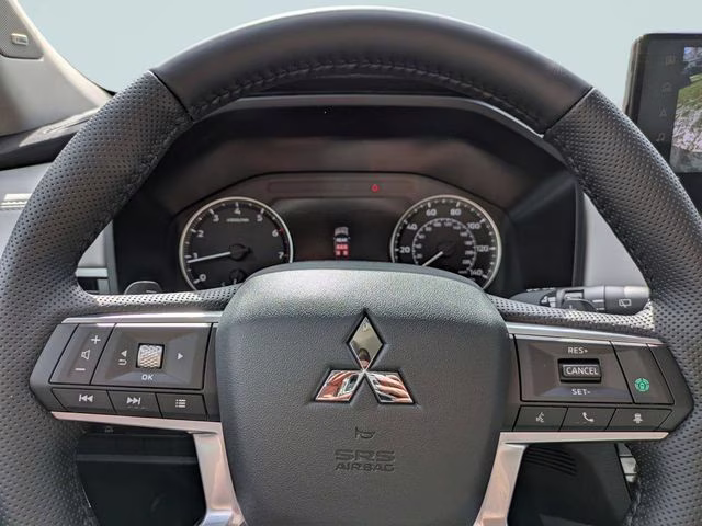 2026 Moonstone Gray Metallic Mitsubishi Outlander SE FWD SUV