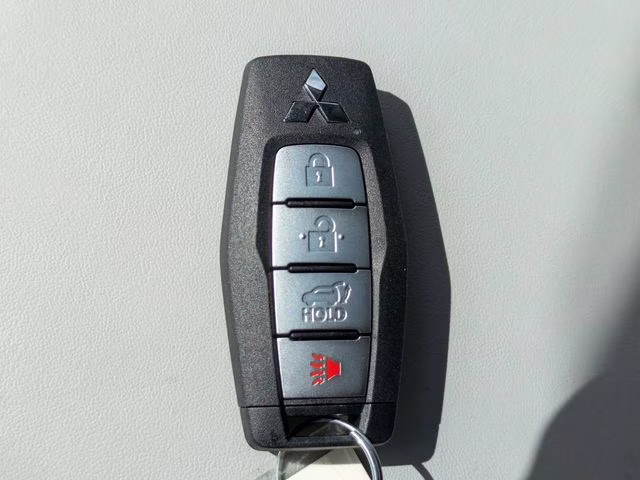 2026 Moonstone Gray Metallic Mitsubishi Outlander SE FWD SUV