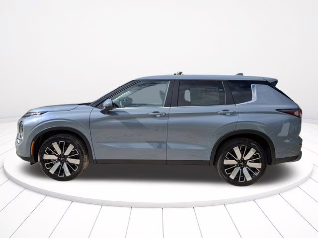2026 Moonstone Gray Metallic Mitsubishi Outlander SE FWD SUV