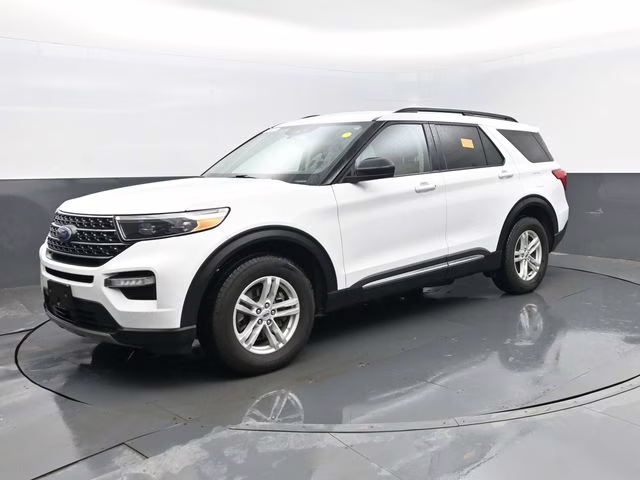 2023 Oxford White Ford Explorer XLT 4X4 SUV